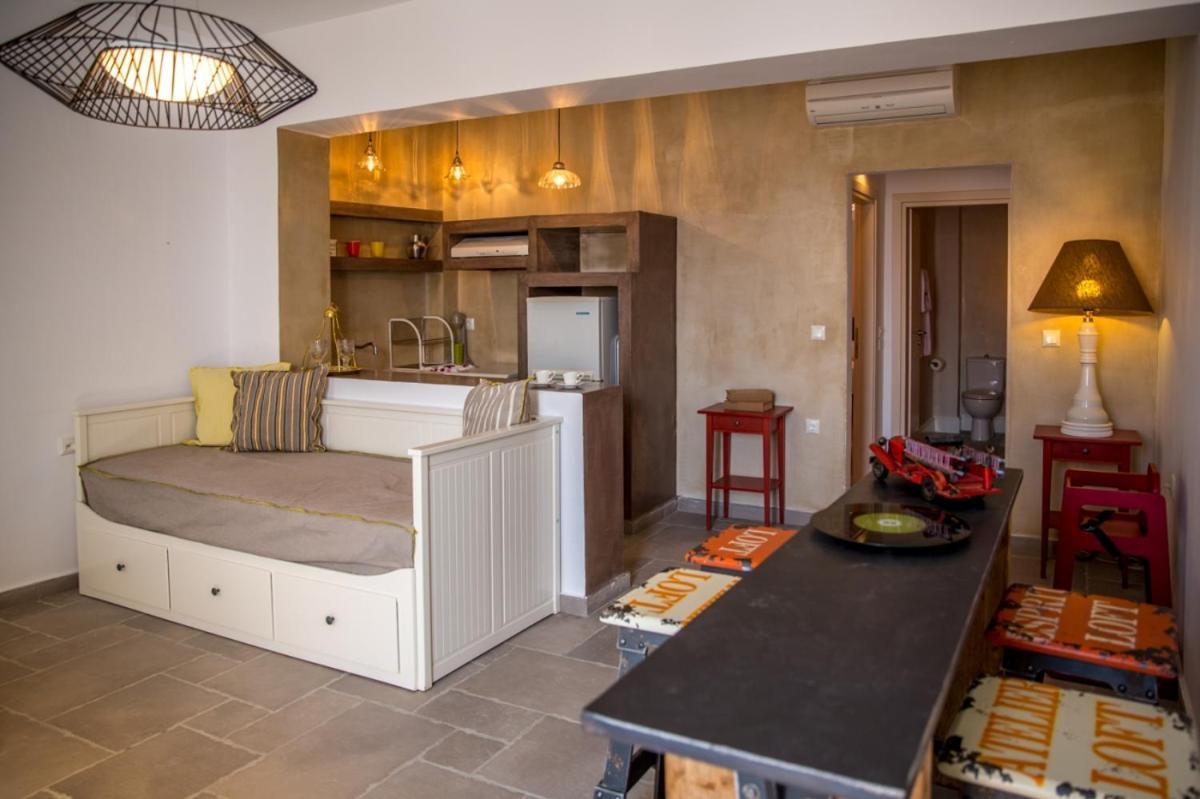 Holiday home Chic & Modern With Swim Access *