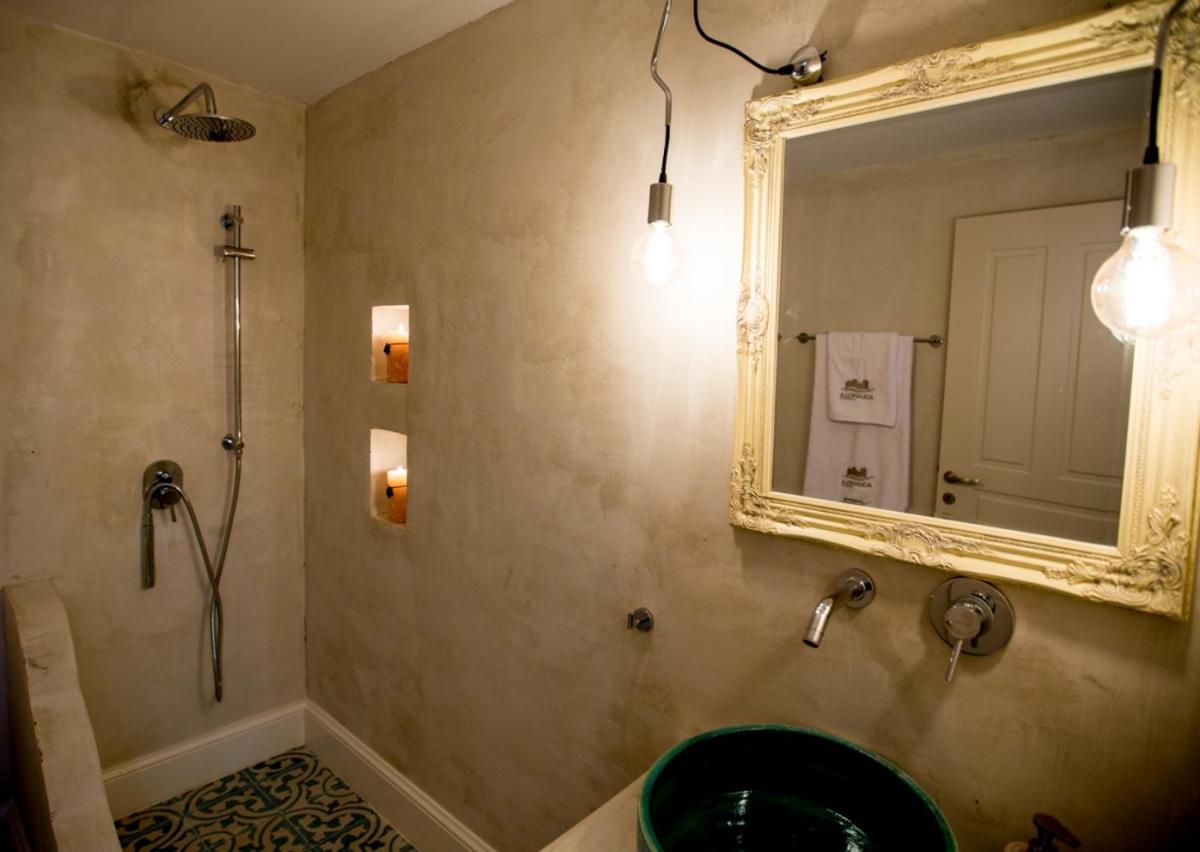 Chic & Modern With Swim Access Holiday home