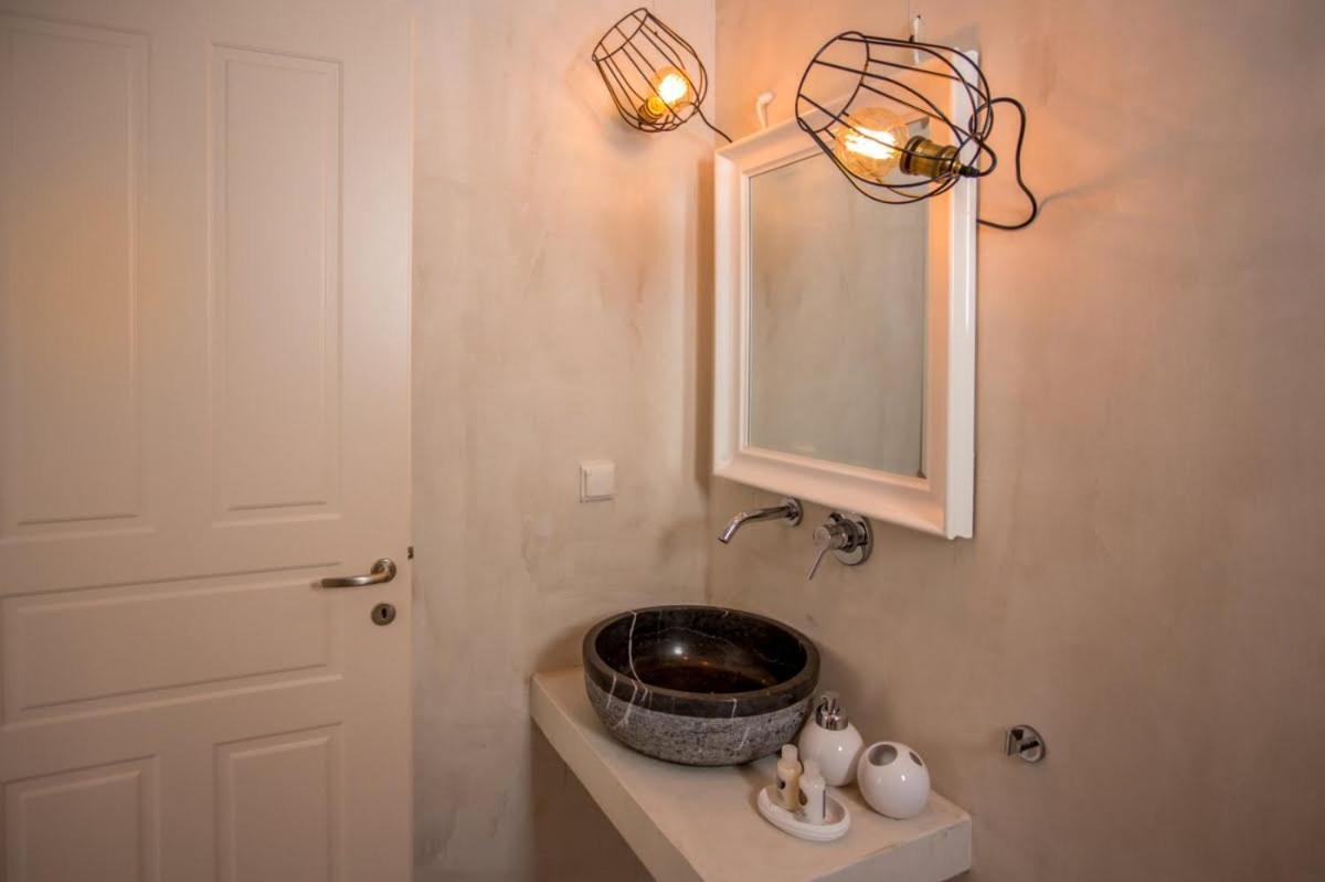 Holiday home Chic & Modern With Swim Access *