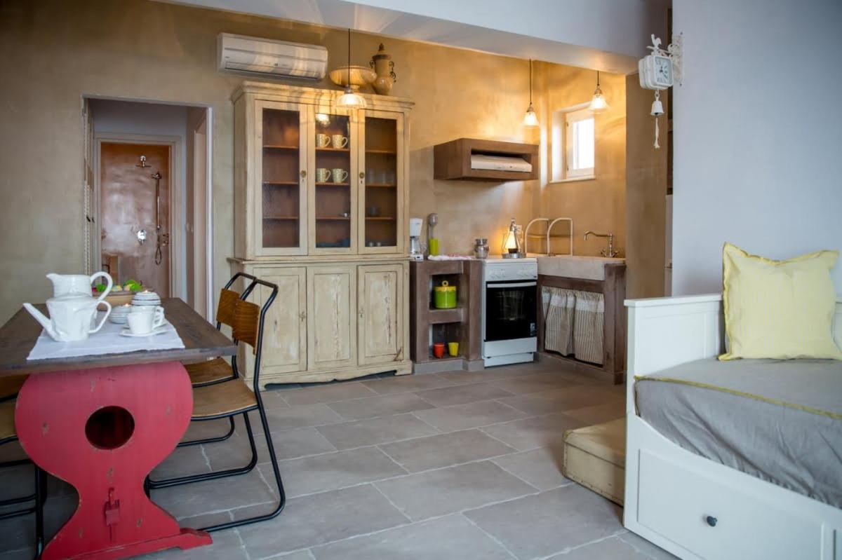 Holiday home Chic & Modern With Swim Access Chalki Town